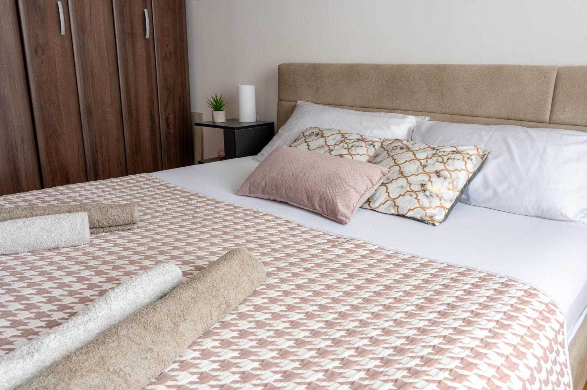 Skopje Station Apartment Bagian luar foto